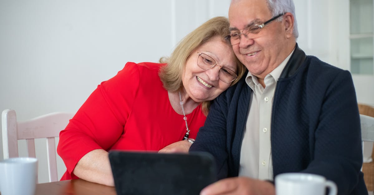 セミリタイアの計画を立てる夫婦